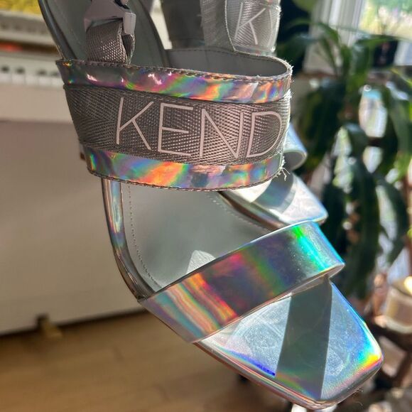 Kendall & Kylie Iridescent Silver Sandals 8.5 - Picture 4 of 16